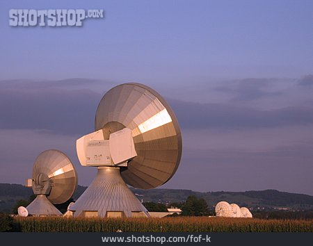 
                Satellit, Radioteleskop, Nachrichtentechnik                   
