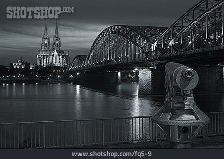 
                Nacht, Köln, Fernrohr                   