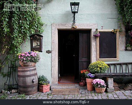 
                Hauseingang, Pittoresk, Blumentöpfe                   
