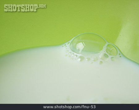 
                Milch, Luftblase                   