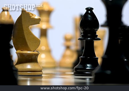 
                Schachfiguren                   