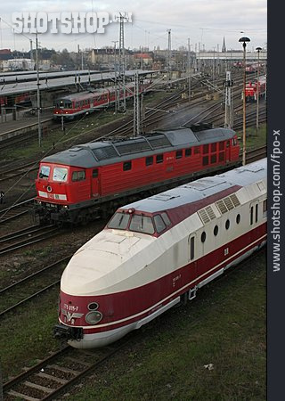 
                Zug, Lokomotive                   