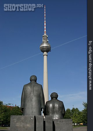 
                Fernsehturm, Alexanderplatz, Marx-engels-forum                   