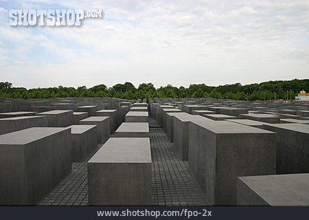 
                Mahnmal, Holocaust                   