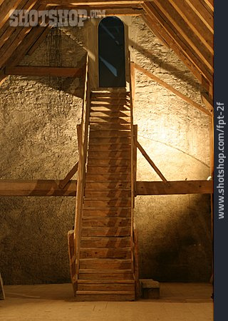 
                Treppe, Dachboden                   