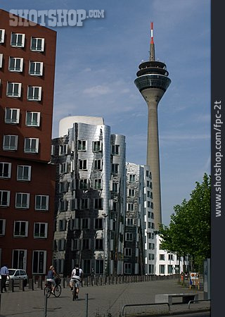 
                Medienhafen, Düsseldorf, Rheinturm                   