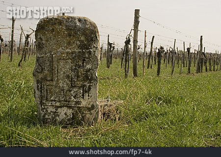 
                Grenzstein, Weinanbaugebiet                   