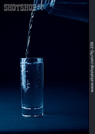
                Mineralwasser, Wasserglas                   