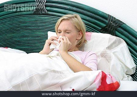 
                Krankheit, Erkältung, Grippe, Niesen, Schneuzen                   