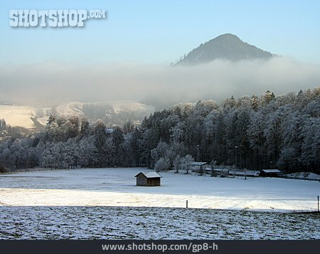 
                Winterlandschaft, Hütte, Nebelschwade                   