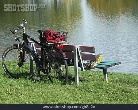 
                Pause & Auszeit, Fahrrad, Parkbank                   