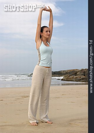 
                Junge Frau, Wellness & Relax, Strecken, Yoga, Gymnastik, Dehnen                   