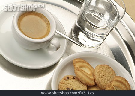 
                Espresso, Wasserglas, Kekse                   