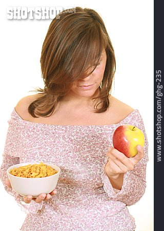 
                Frau, Gesunde Ernährung, Apfel, Cornflakes                   