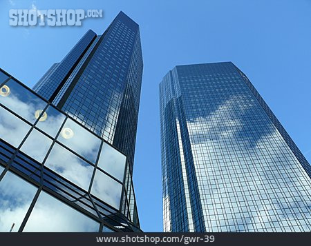 
                Wolkenkratzer, Spiegelung, Moderne Baukunst, Glasfassade                   