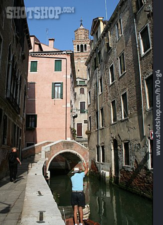 
                Kanal, Venedig, Häuserschlucht                   
