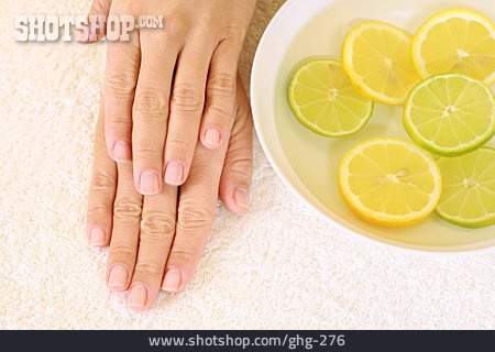 
                Hand, Hautpflege, Zitronenscheibe, Maniküre                   