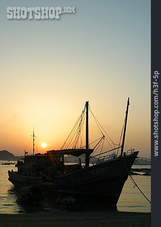 
                Sonnenuntergang, Küste, Fischerboot                   