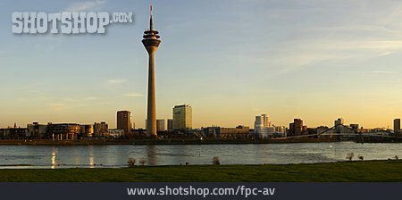 
                Skyline, Düsseldorf, Landtagufer                   