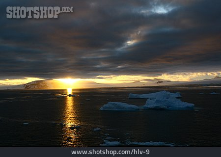 
                Antarktis, Eisberg                   