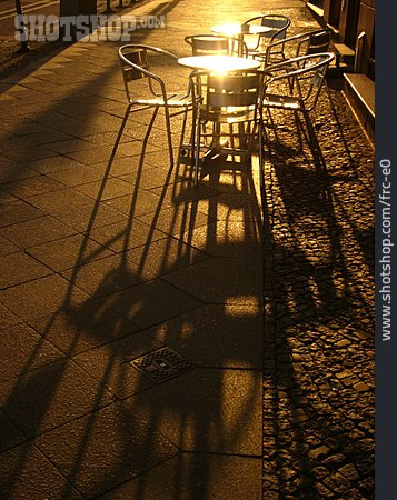 
                Café, Straßencafé, Bürgersteig                   