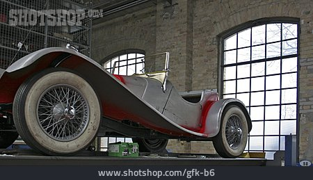 
                Auto, Oldtimer, Historisches Fahrzeug                   