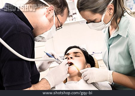 
                Teamarbeit, Zahnarzt, Patient, Mundschutz                   