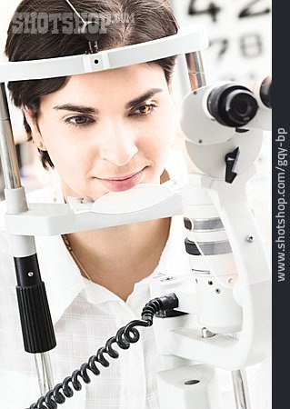 
                Augenarzt, Optiker, Sehtest, Sehtestgerät                   