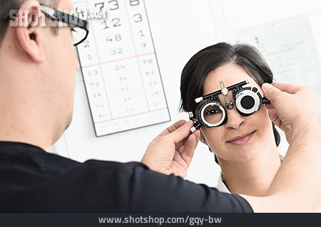 
                Augenarzt, Optiker, Sehtest, Messbrille                   