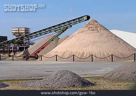 
                Tagebau, Sandhaufen, Kiesgrube                   