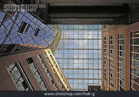
                Bürogebäude, Glasdach                   