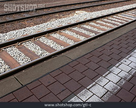 
                Bahnsteig, Gleis, Bahnsteigkante                   