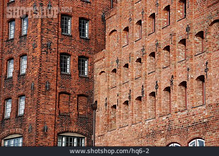 
                Kontorhaus, Lübeck, Backsteinfassade                   