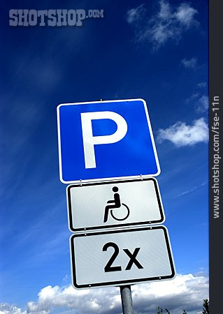 
                Verkehrszeichen, Parkplatz, Behindertenparkplatz                   