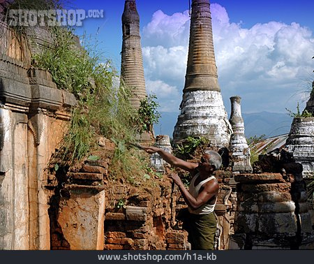 
                Stupa, Myanmar, Restaurierung                   