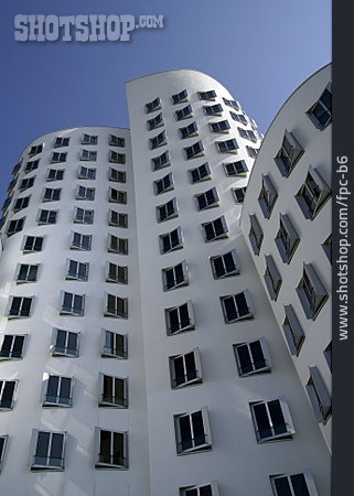 
                Moderne Baukunst, Gehry, Düsseldorf                   