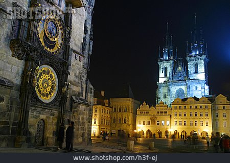 
                Prag, Rathausuhr, Teynkirche                   