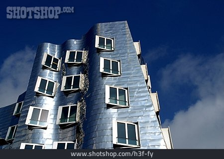
                Medienhafen, Gehry, Düsseldorf                   