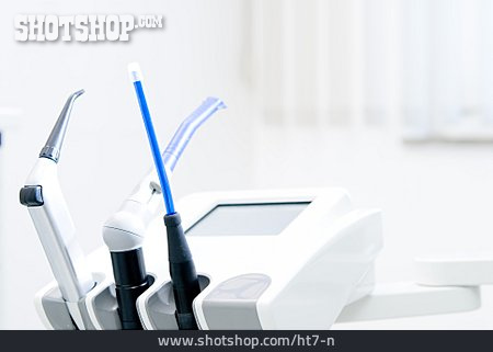 
                Behandlungsraum, Zahnarztpraxis, Zahnarztinstrumente                   