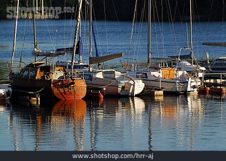 
                Segelboot, Bootssteg                   