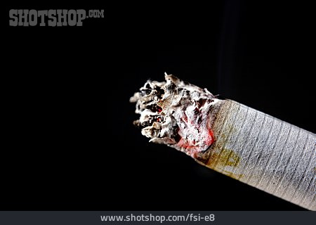 
                Detailaufnahme, Zigarette, Rauchen                   