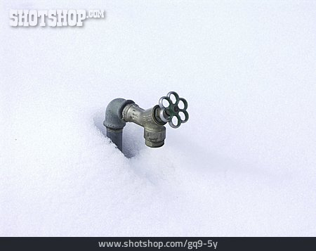 
                Schnee, Wasserhahn                   
