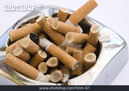 
                Zigarette, Rauchen, Aschenbecher                   
