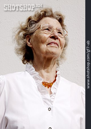 
                Frau, über 60 Jahre, Seniorin                   