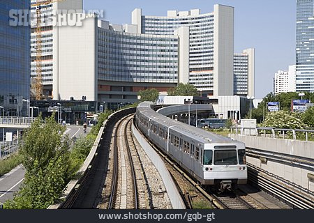 
                Schienenverkehr, Wien, Vienna International Centre                   
