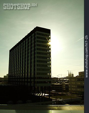 
                Sonne, Bürogebäude                   