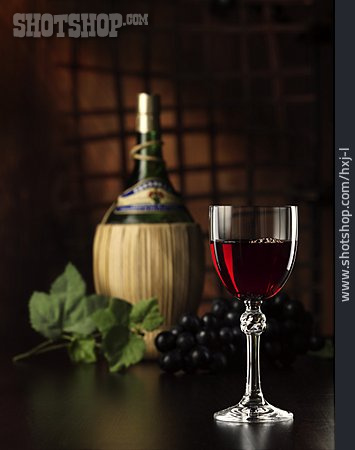 
                Wein, Weinglas, Weinflasche, Rotwein                   