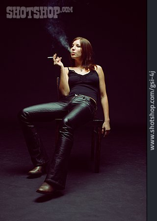 
                Junge Frau, Frau, Nachdenklich, Rauchen                   