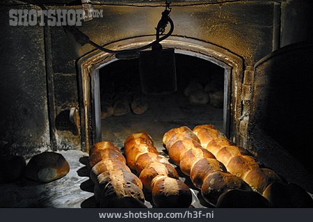 
                Brot, Steinofen                   