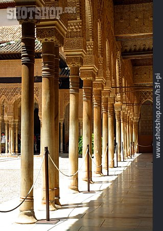
                Säulengang, Granada, Alhambra                   